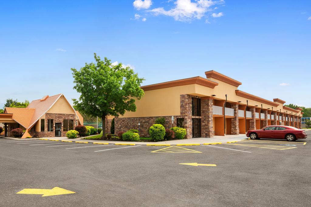 Howard Johnson By Wyndham North Plainfield Экстерьер фото